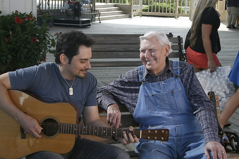 Brad Paisley - Waitin On A Woman - YouTube