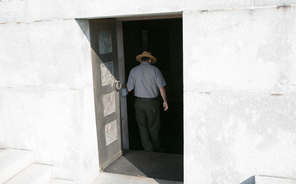 memorial door2