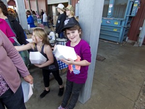 Handing out trays for carrying oysters to the picnic tables. Professional and pleasant!