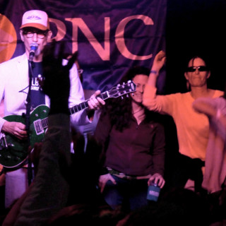 Southern Culture on the Skids performing "Eight Piece Box" with audience participation.